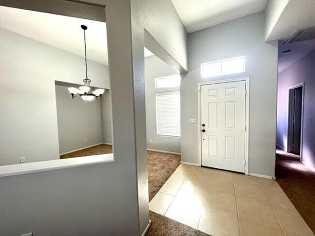 Building Photo - Charming Single Story 3 Bedroom Home