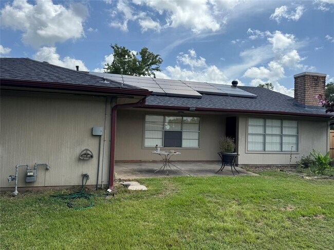 Building Photo - 15538 Baybrook Dr