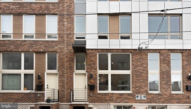 Building Photo - 1321 S Woodstock St