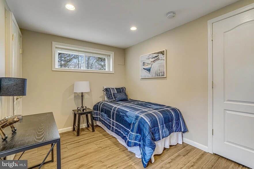 Building Photo - 8651 Cromwell Dr