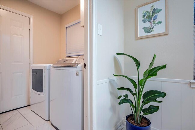 Building Photo - 10607 Wickersham Ln