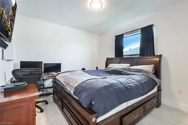 Building Photo - 2825 SW 3rd St