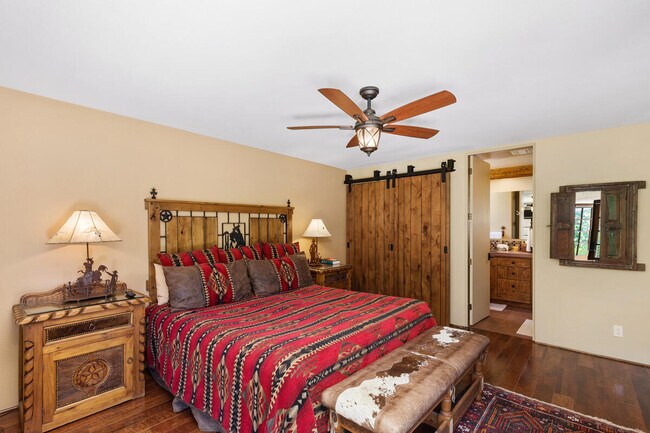 Building Photo - 76900 Avenida Fernando