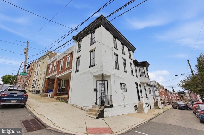 Building Photo - 213 Hermitage St