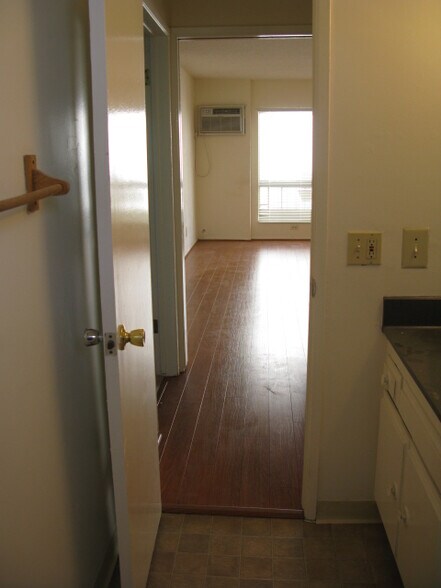 Building Photo - 1345 N Orange Dr