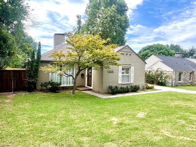 Building Photo - Updated Brookside Bungalow!