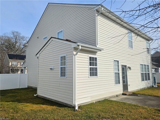 Building Photo - 1949 Breck Ave