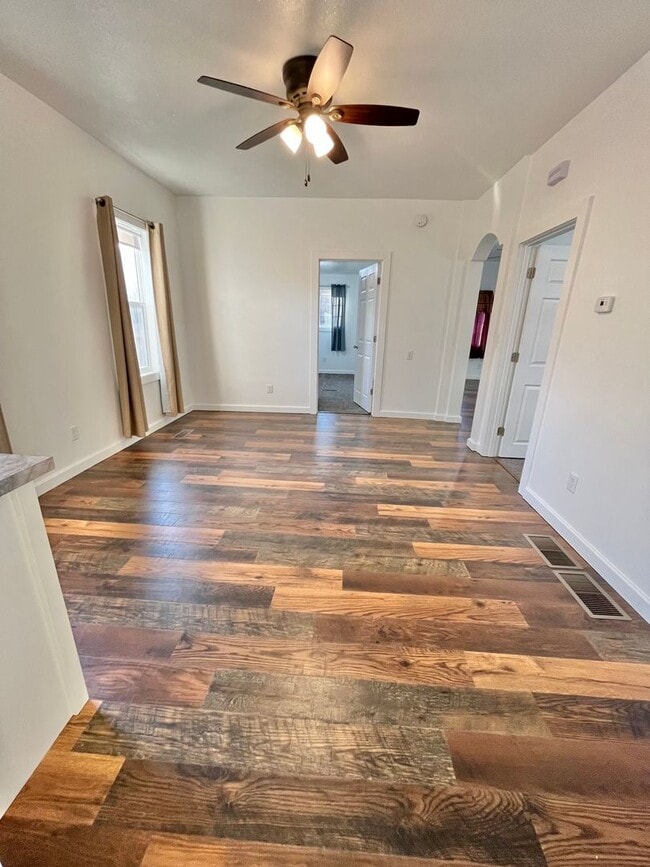 Building Photo - Spacious Fully Remodeled Ground Floor Duplex!