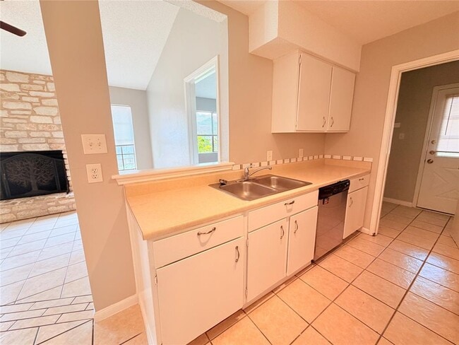 Building Photo - 14200 Sussman Ct