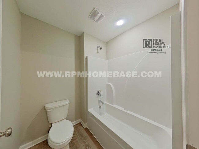 Building Photo - Spacious 5-Bedroom Home in Heritage Planta...