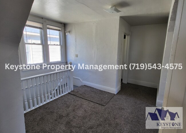 Building Photo - $400 Off Move In Special! Centrally Located 2nd Floor Apartment with 1 Bedroom/1 Bathroom  - $800...