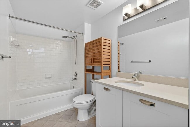 Building Photo - 2451 Midtown Ave