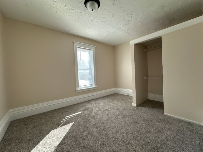 Building Photo - 2550 Crozier Ave