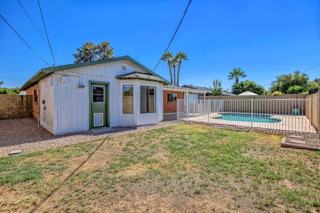 Building Photo - Totally refreshed Old Town Scottsdale rent...