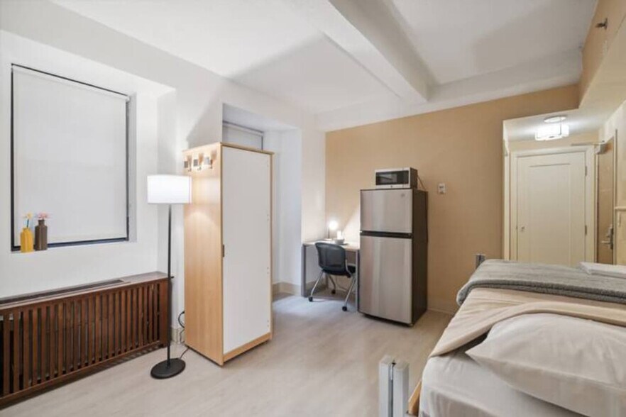 Building Photo - 525-537-537 Lexington Ave