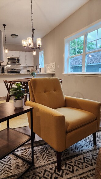 Building Photo - 435 Elm St NW