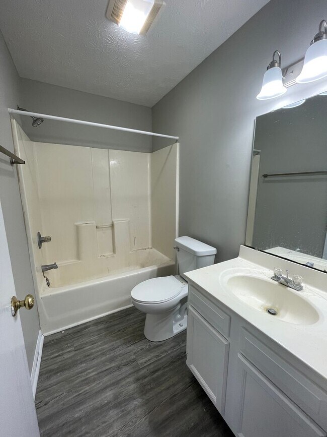Building Photo - Three Bedroom Single Family Home - West La...