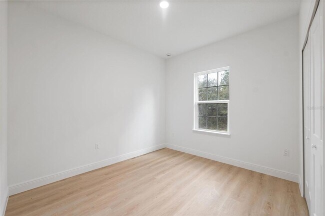 Building Photo - 746 Marion Oaks Manor