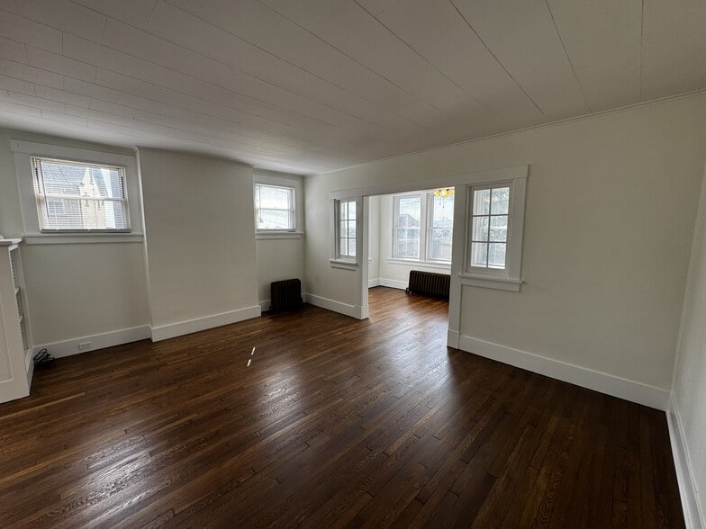 Building Photo - 2975 Belrose Ave
