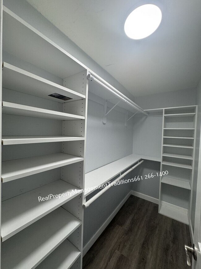 Building Photo - Elegant  4 Bed 2 Bath Home