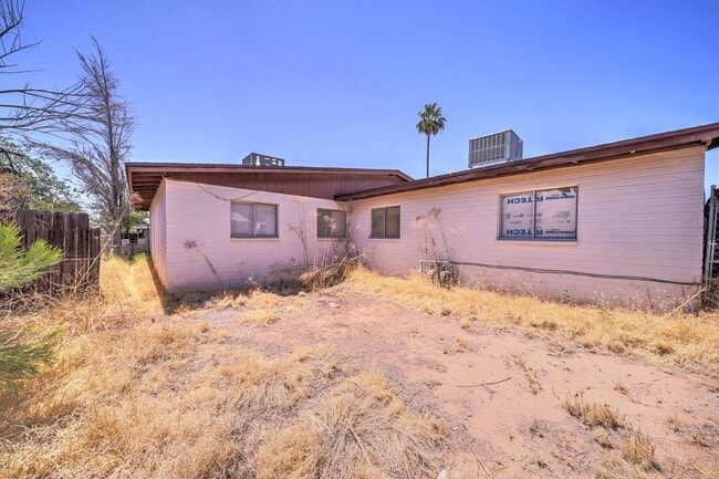 Building Photo - 373 N Williams St