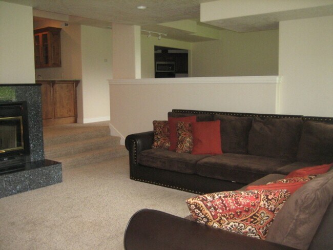 Building Photo - Country Living Close to Downtown CDA!