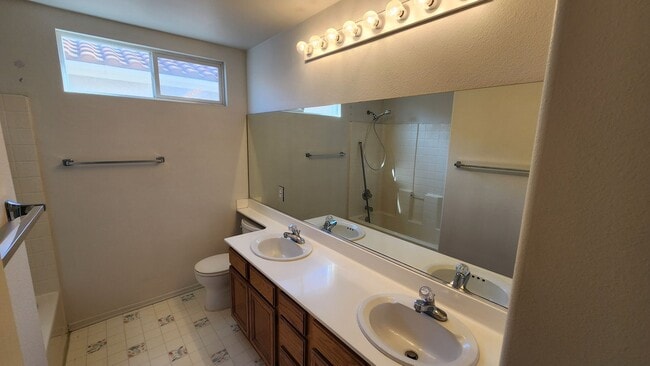 Building Photo - 3 Bedroom House in Sunset Glen Community