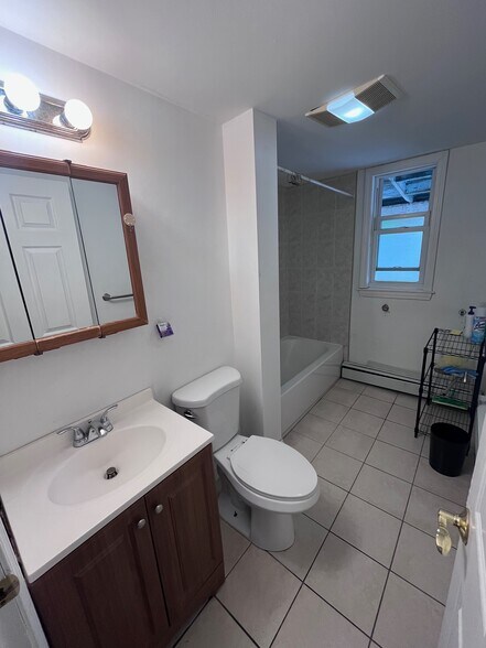 Bath 1 - 249 Boston Ave