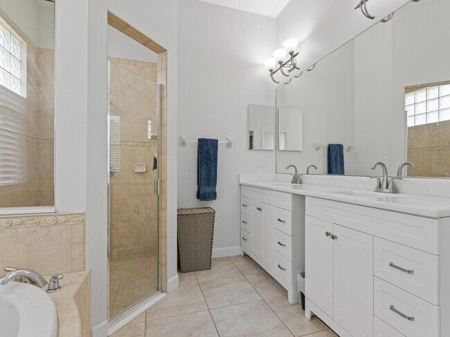 Building Photo - 6420 Parklane Ct