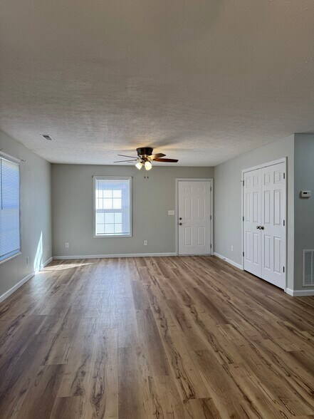 Building Photo - 143 School Side Dr