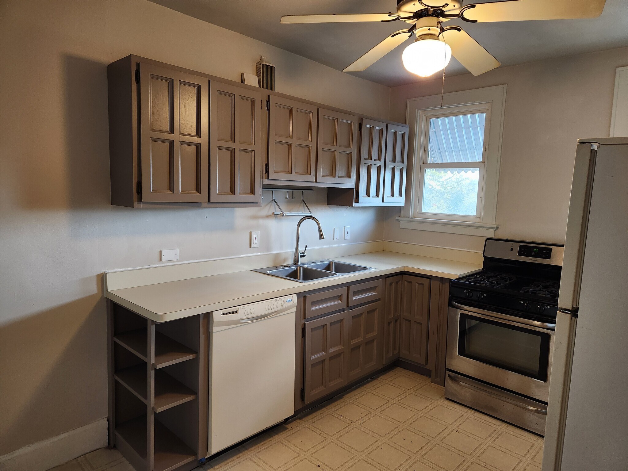 Kitchen - 3315 Renfro Ave
