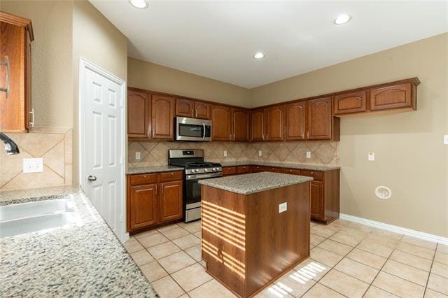 Building Photo - 1700 Martina Dr