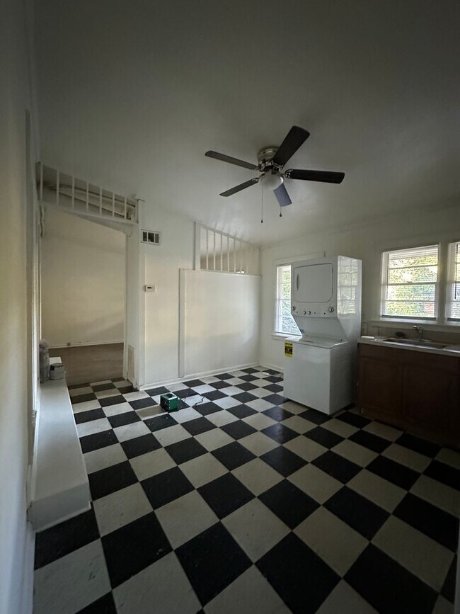 Building Photo - 2 bedroom, 1 bathroom updated home in Normaltown