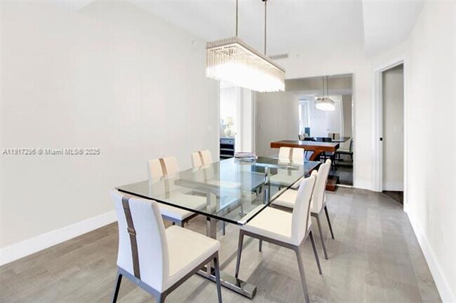 Building Photo - 2900 NE 7th Ave