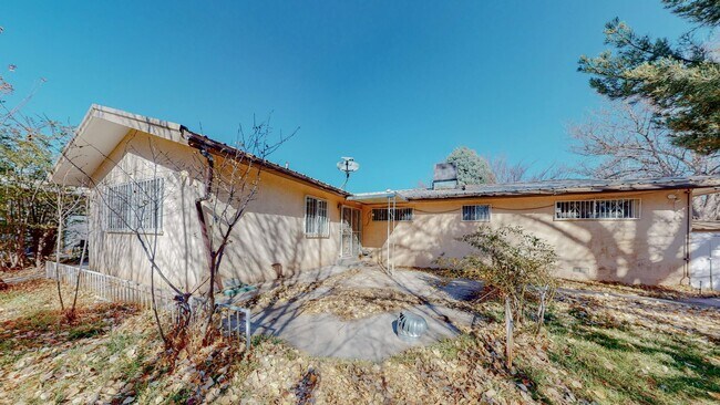 Building Photo - NORTH VALLEY 3 Bedroom  2 Bath