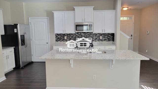 Building Photo - 5518 Waverly Park Dr