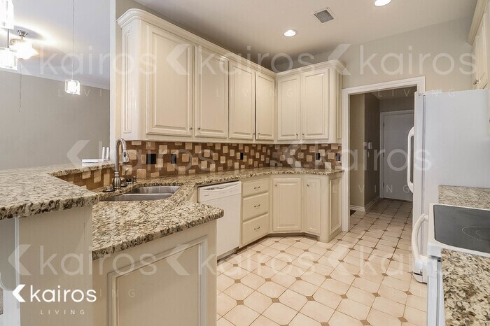 Building Photo - 1320 SW 121st Pl