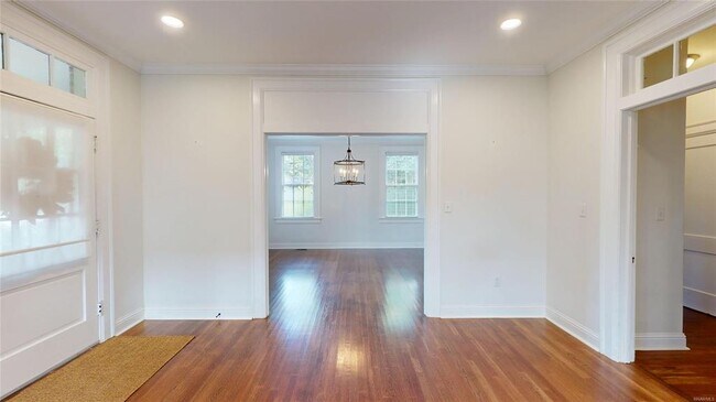 Building Photo - 345 Cloverdale Rd