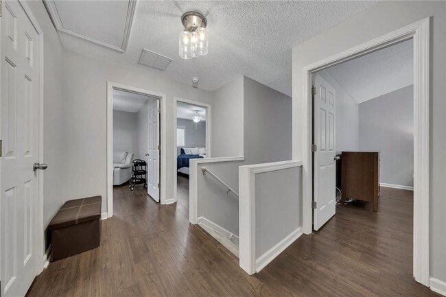 Building Photo - 254 Regent Square