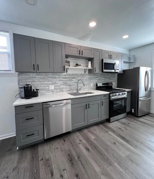 Building Photo - 4358 N Oak Park Ave