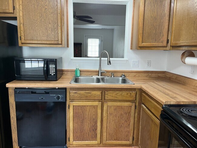 Building Photo - 5134 Castle Way