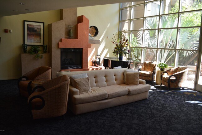 Building Photo - 1701 E Colter St