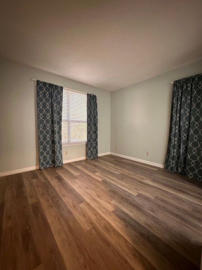 Building Photo - 50% OFF FIRST MONTHS RENT---- Condo in Miramar Beach