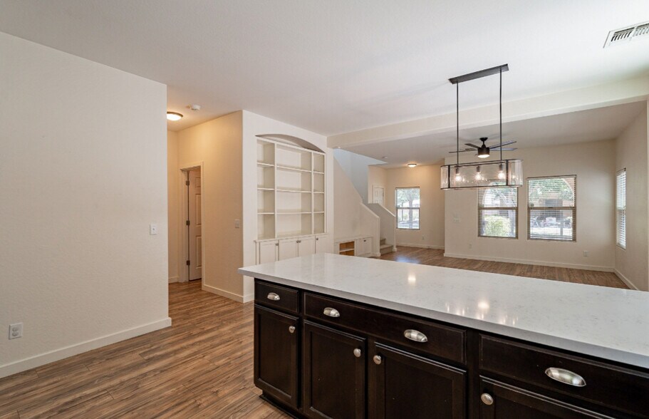 Building Photo - 1061 S Hawk Ln