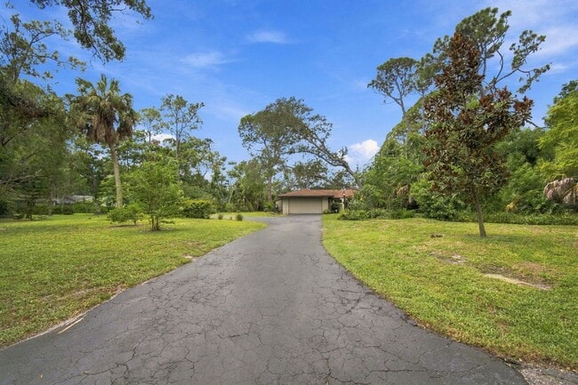 Building Photo - 1257 Fairway Cir S