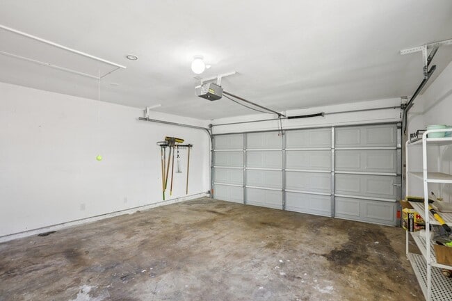 Building Photo - 7205 Twisted Oaks Dr