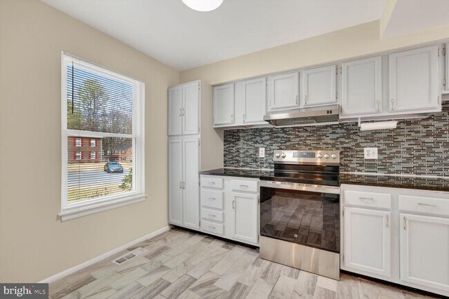 Building Photo - 6427 Old Scotts Ct