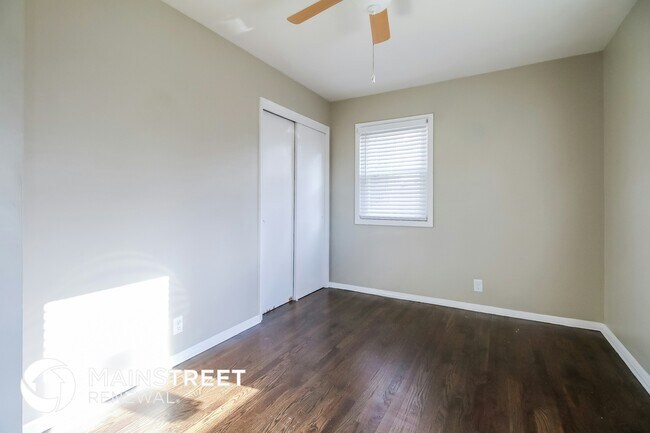 Building Photo - 7913 NE 55th St