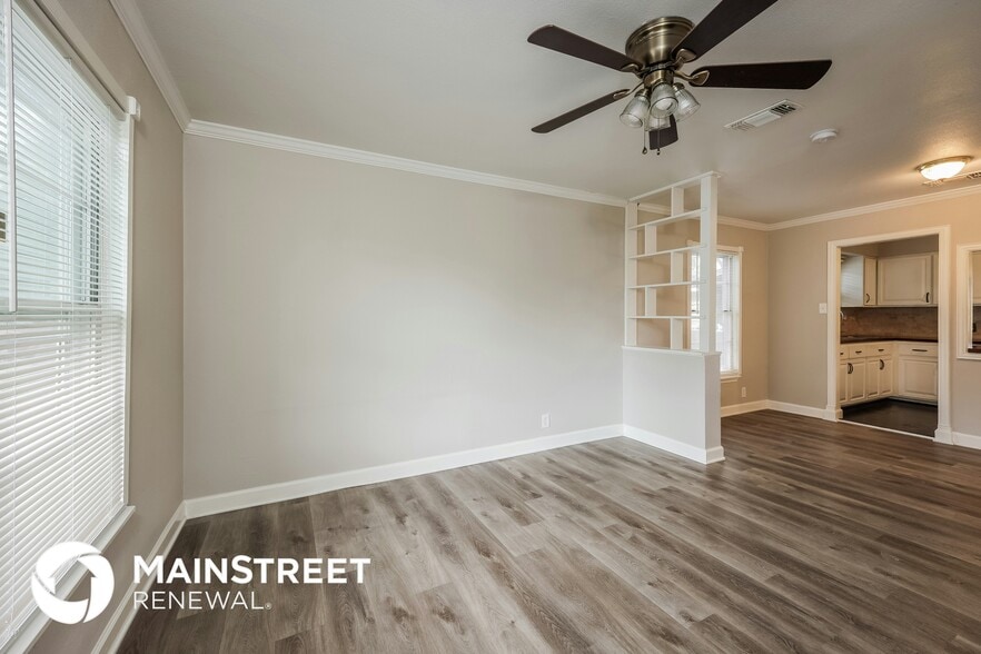 Building Photo - 351 E Amber St