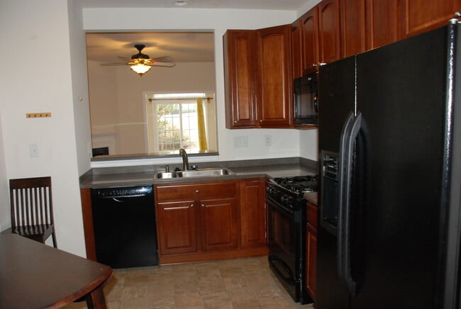 Building Photo - Well Maintained Townhome in Colonial Heritage in Williamsburg